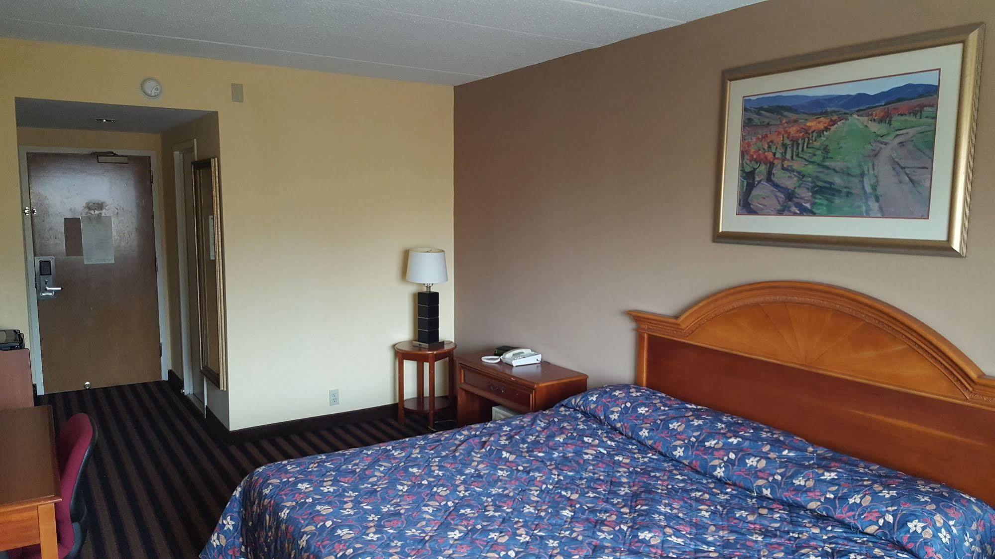 לאורל Northeast Garden Inn מראה חיצוני תמונה